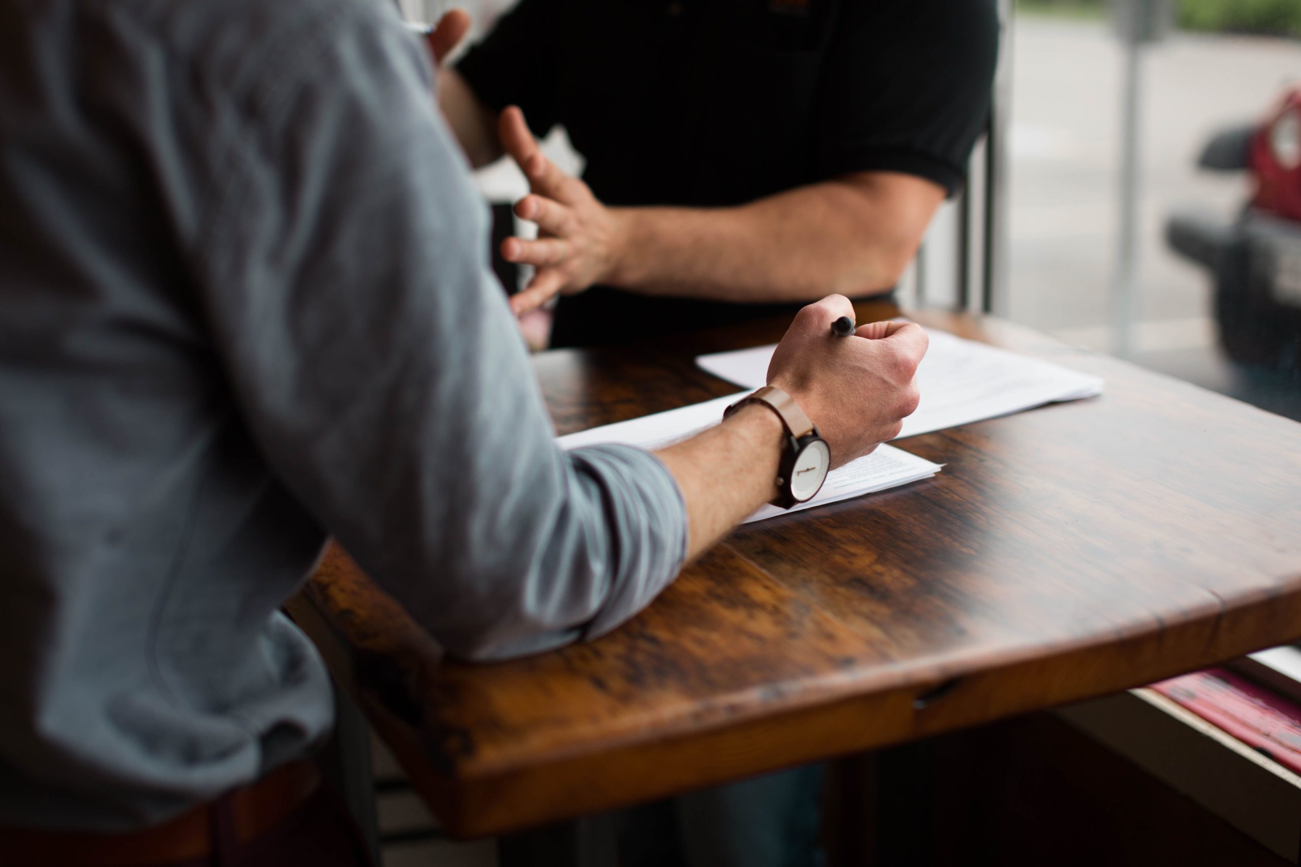 WHAT TO CONSIDER WHEN SEEKING A COMMERCIAL LAWYER