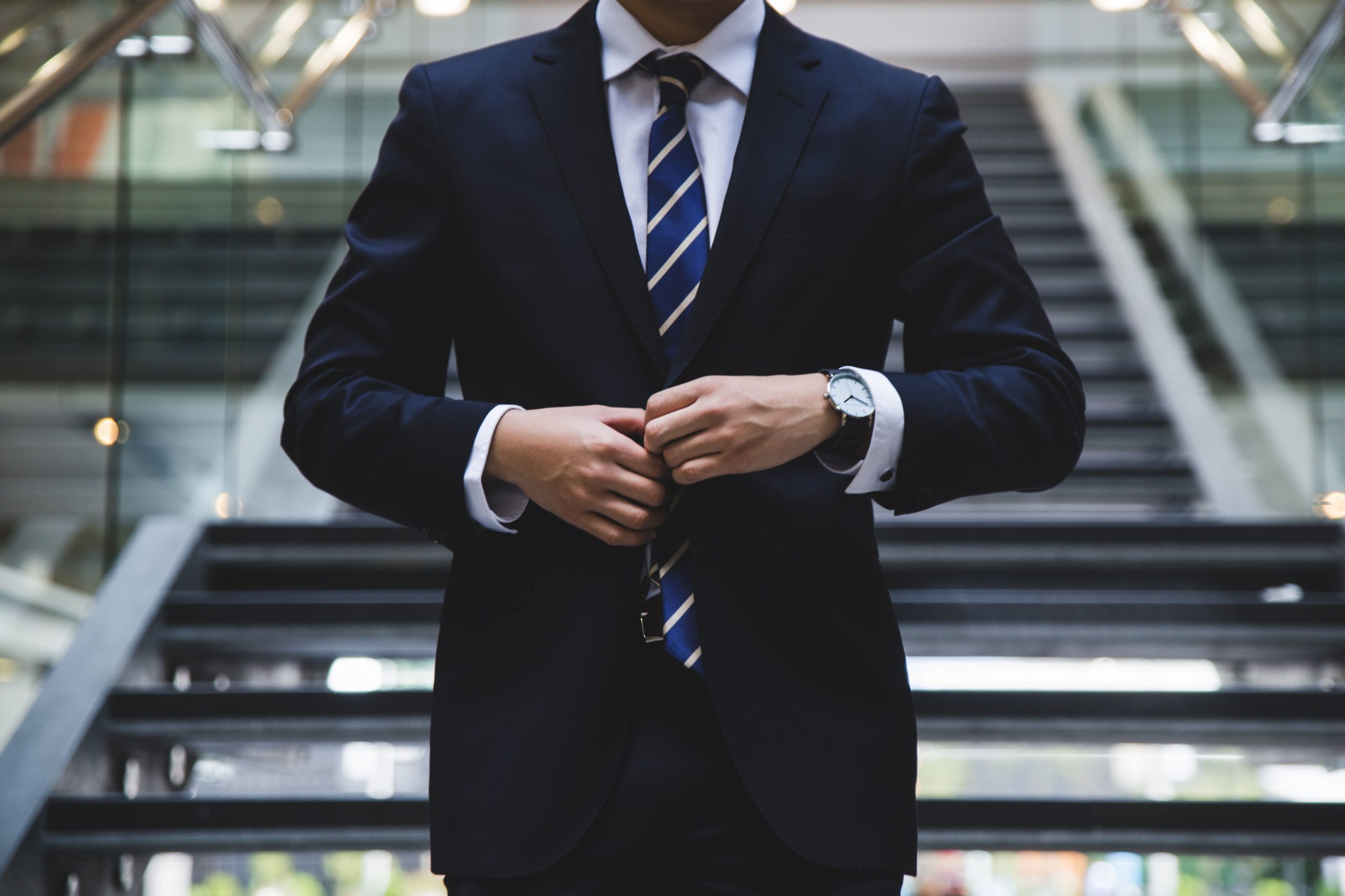 THE IMPORTANCE OF A COMMERCIAL LAWYER FOR YOUR BUSINESS - WHAT TO KNOW